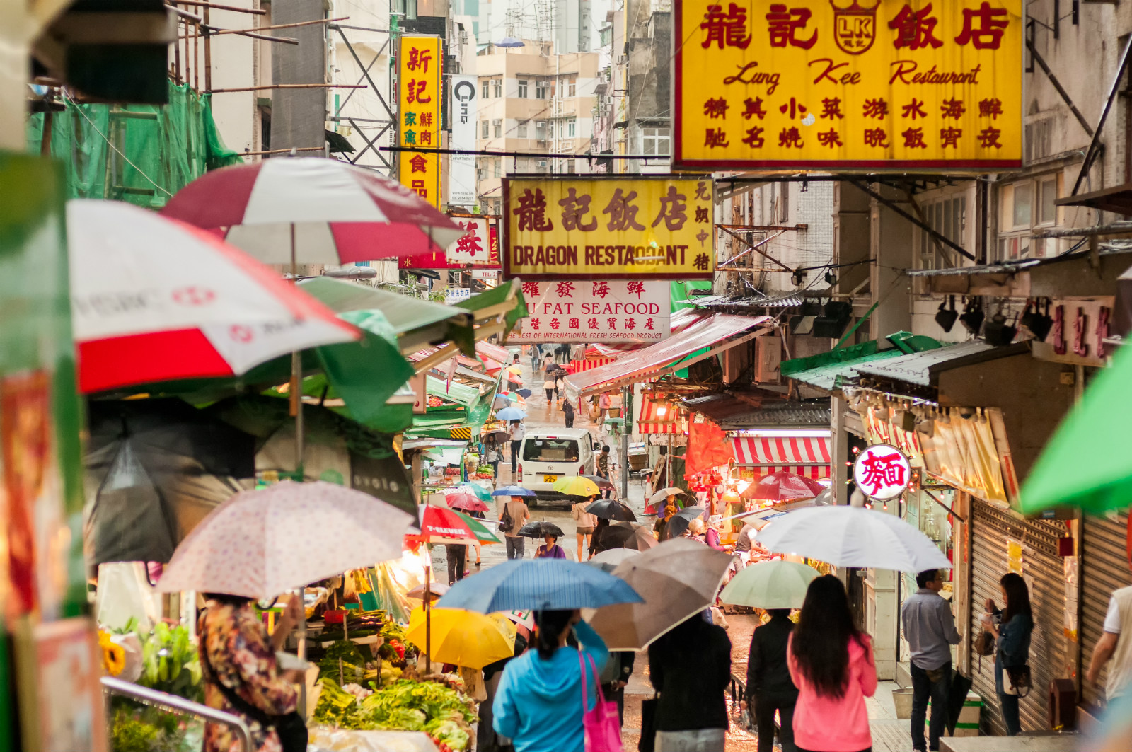 Deštník je v Číně velmi často nezbytnost. Zdroj: iStock