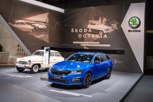 Škoda Octavia připomněla letošní 60. výročí od uvedení prvního vozu tohoto jména. Nástupce současné generace bude odhalen zřejmě ještě před koncem letošního roku.